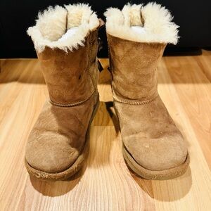 UGG Bailey Bow II Boot - girl size 2